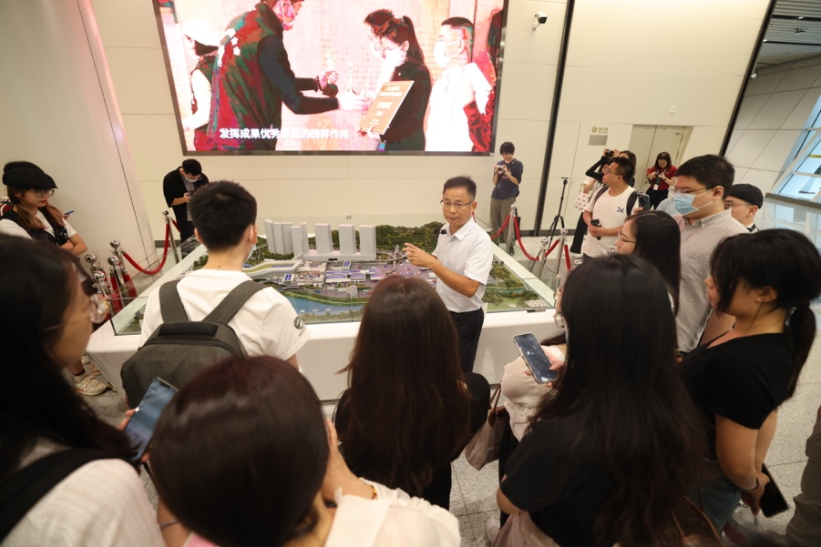 “未来已来·湾有引力”网络主题采米乐 M6米乐风：“打卡”大湾区 联通大未来(图2)