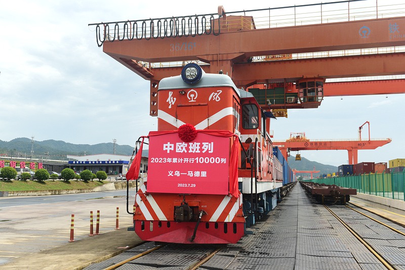 “钢铁驼队”通万里 古丝路上逐新米乐 M6米乐梦(图2)