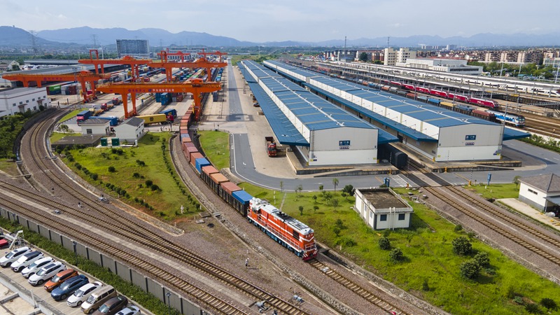 “钢铁驼队”通万里 古丝路上逐新米乐 M6米乐梦