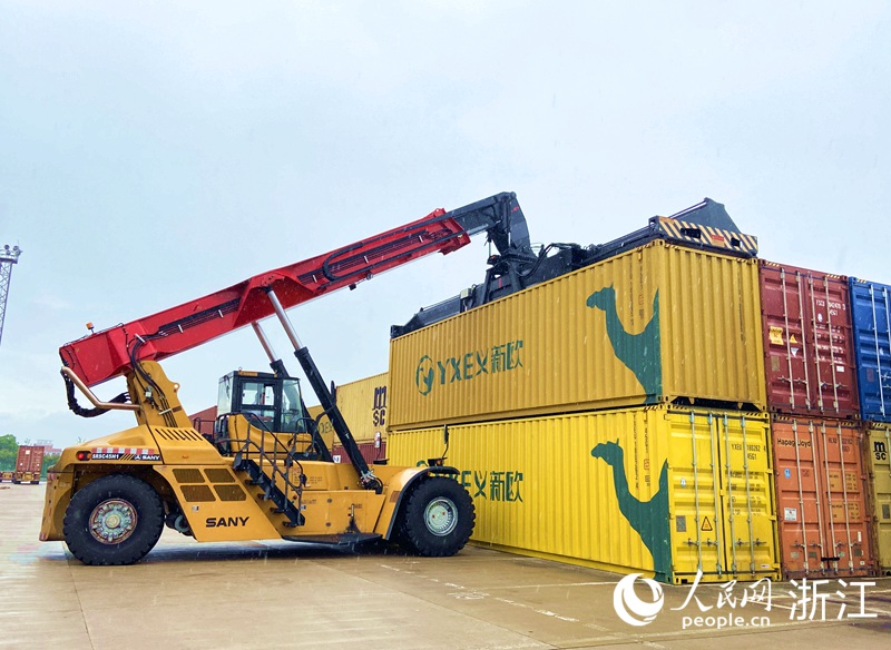 “钢铁驼队”通万里 古丝路上逐新米乐 M6米乐梦(图8)