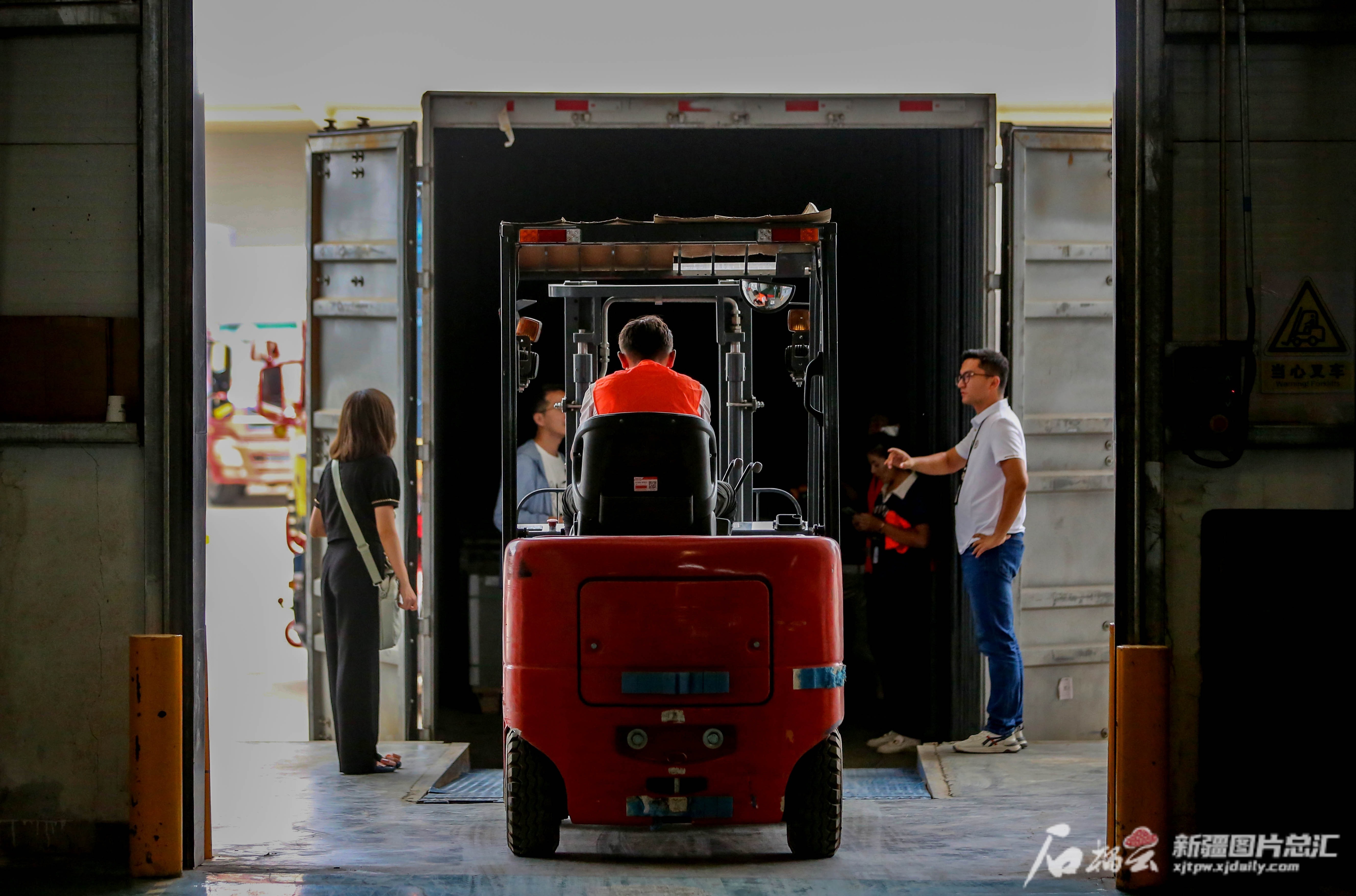 米乐 M6米乐奔腾之路·映象丨喀什综合保税区进出口总值快速攀升(图3)