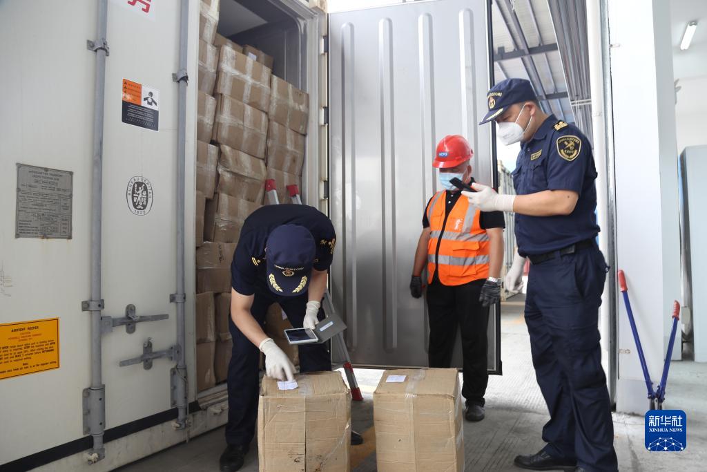 52吨肯尼亚野生米乐 M6米乐鳀鱼干运抵岳阳城陵矶(图2)