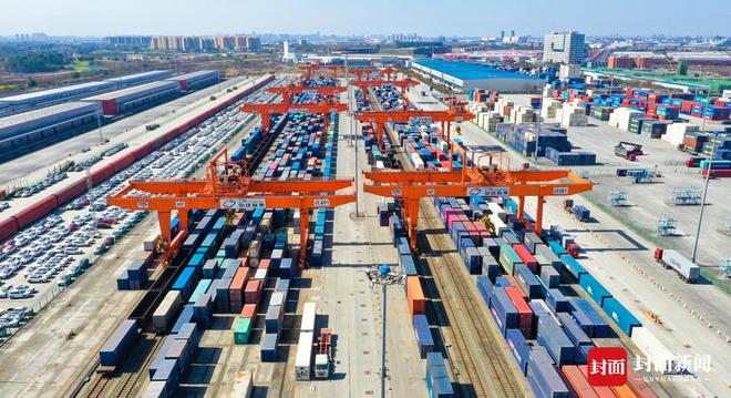 米乐M6 米乐成都始发中欧班列这十年｜丝路十年(图2)