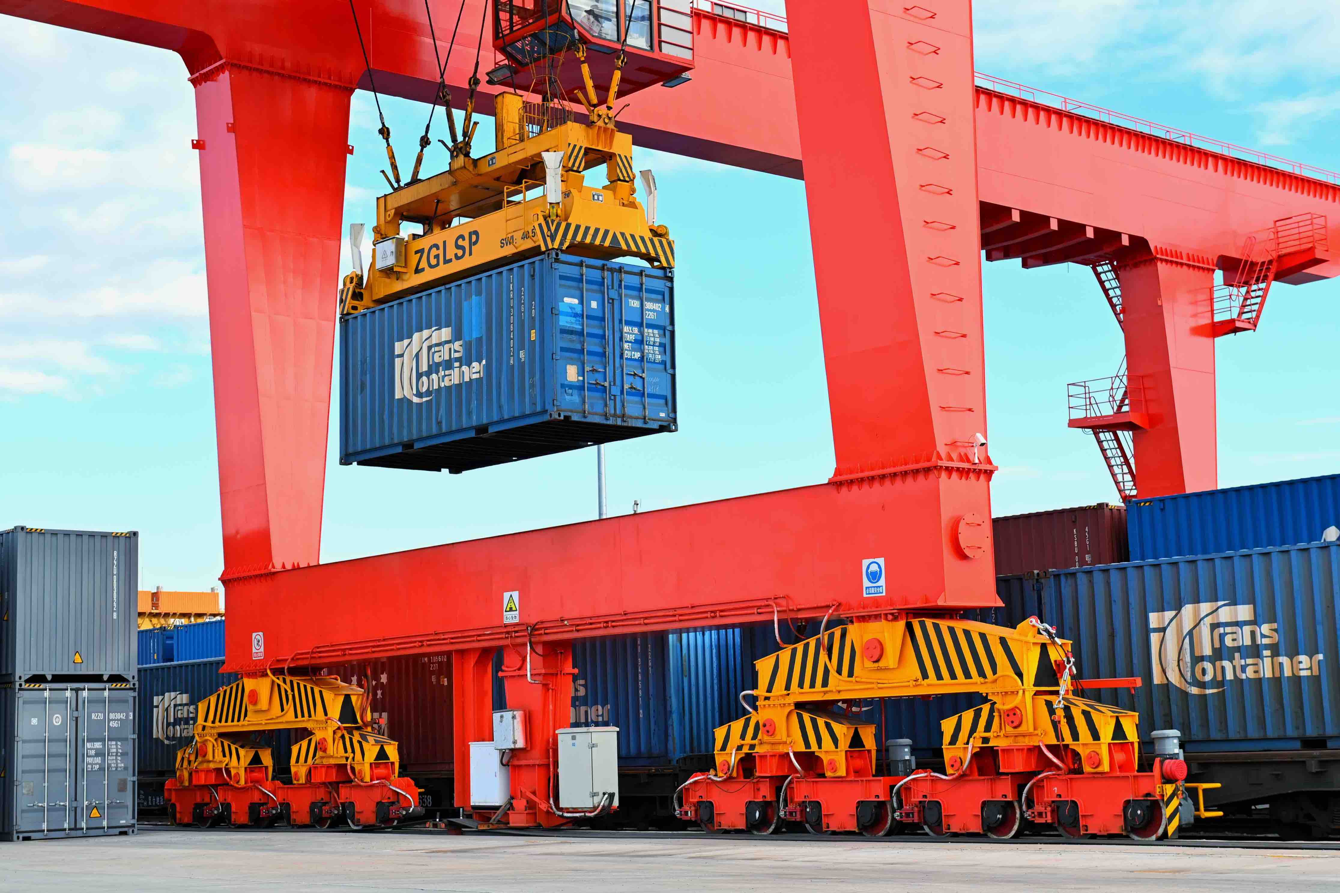 米乐M6 米乐满洲里站中欧班列开行十周年 累计通行22万列(图2)