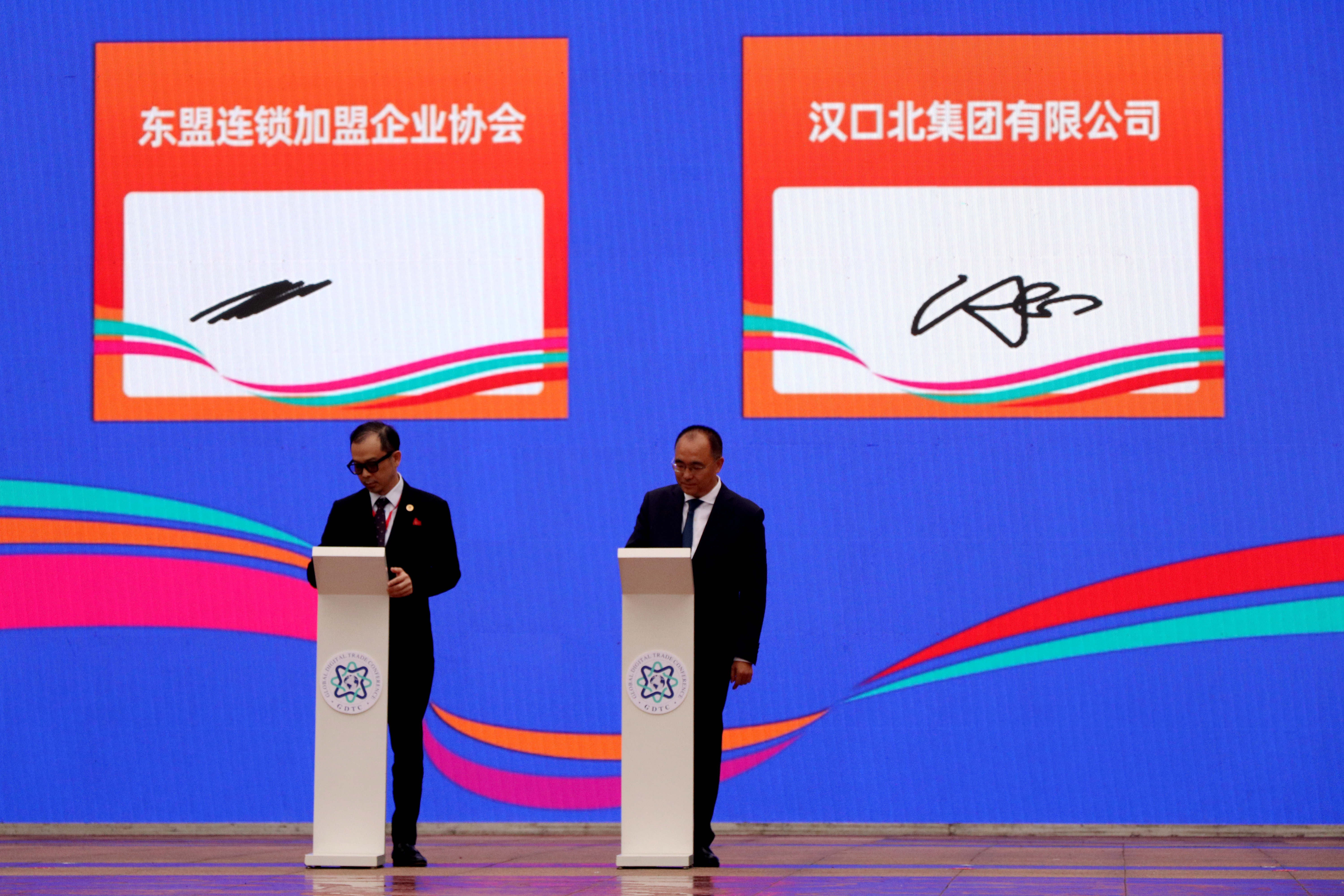 打造“中国商贸第一展”！2023“汉交会”“数贸会”“服装大在武汉开幕米乐M6 米乐(图5)
