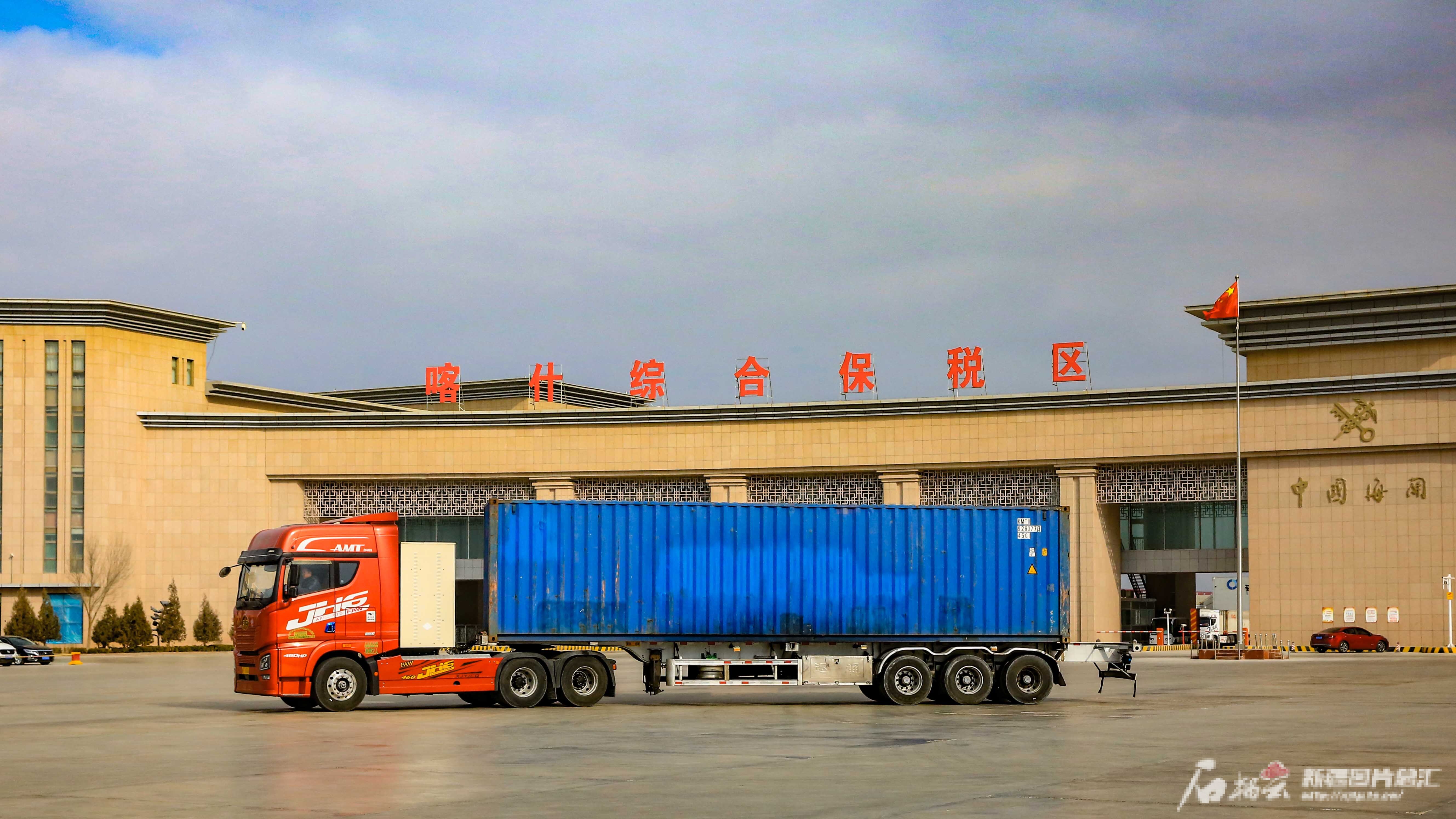 龙年春晚新疆喀什分会场丨喀什快速推进自由贸易试验区建设(图5) 龙年春晚新疆喀什分会场丨喀什快速推进自由贸易试验区建设(图5)