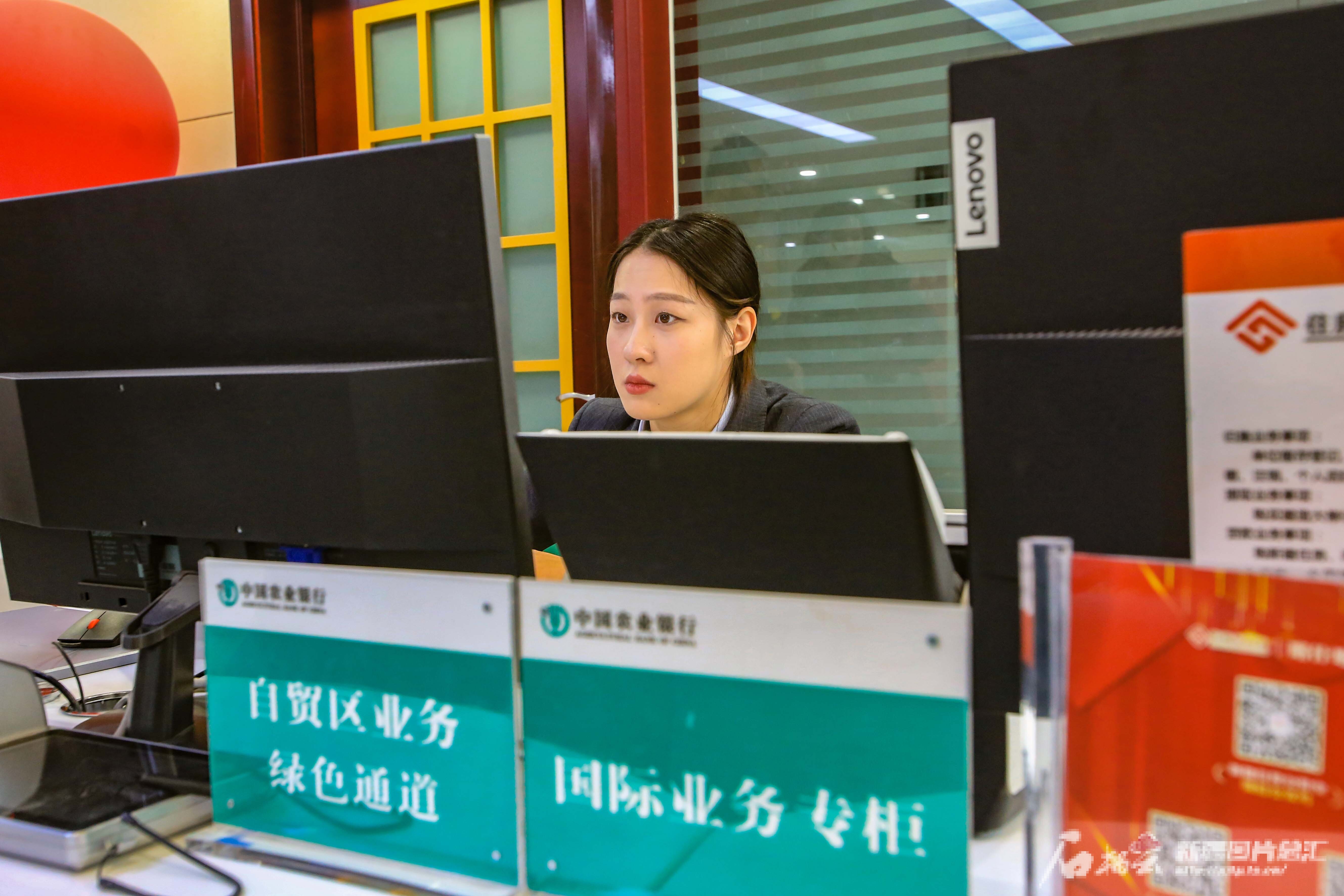 龙年春晚新疆喀什分会场丨喀什快速推进自由贸易试验区建设(图8) 龙年春晚新疆喀什分会场丨喀什快速推进自由贸易试验区建设(图8)