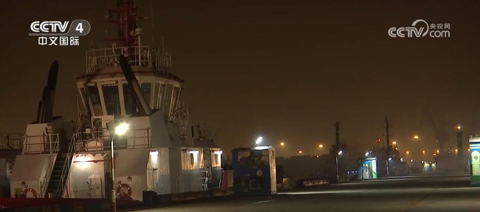 新春走基层丨守护港口船舶平安的浪尖“攀登”者(图2)