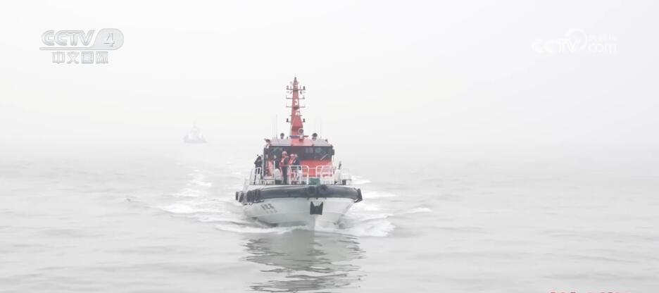 新春走基层丨守护港口船舶平安的浪尖“攀登”者(图5)