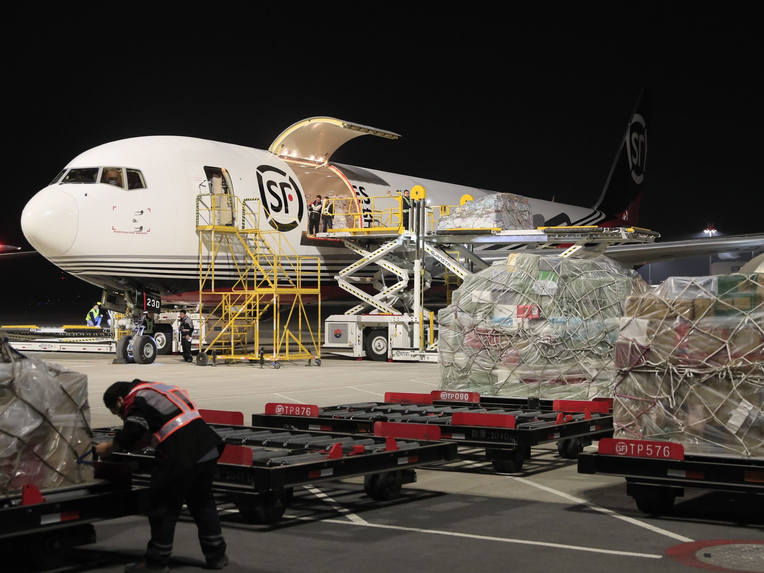 花湖机场加速打造国际自由贸易航空港