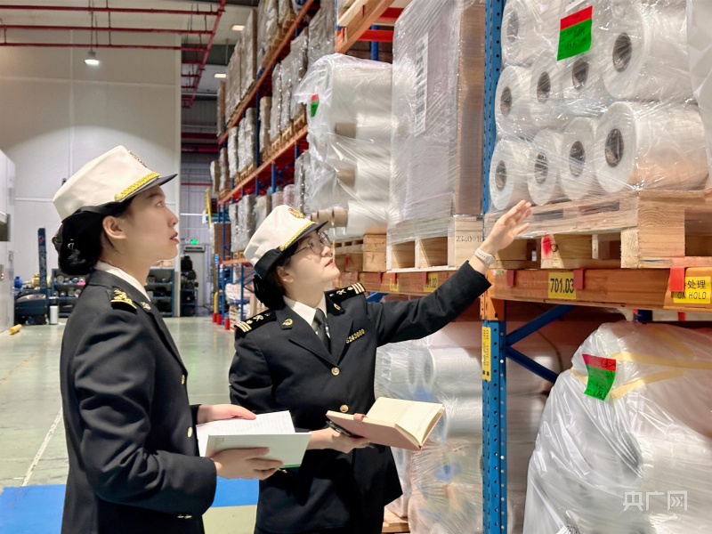 广东前2个月加工贸易进出口实现正增长 专家：广东加工贸易从“