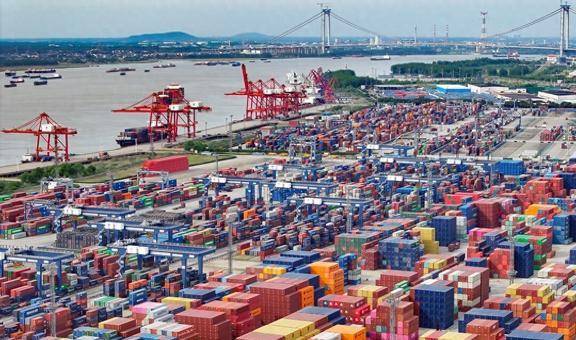 最新数据：2024年前4个月中国货物贸易进出口总值同比增长5