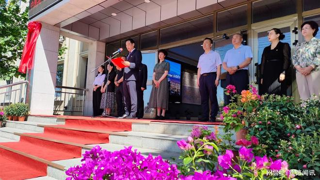 霍尔果斯金亿国际贸易（集团）有限公司委员会举行揭牌仪式(图3)