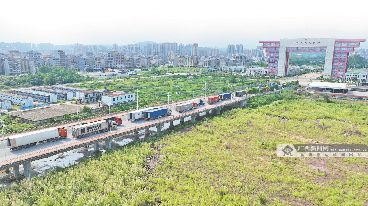 通关提质增效！东兴口岸前4月进出口货物量值齐增(图2)
