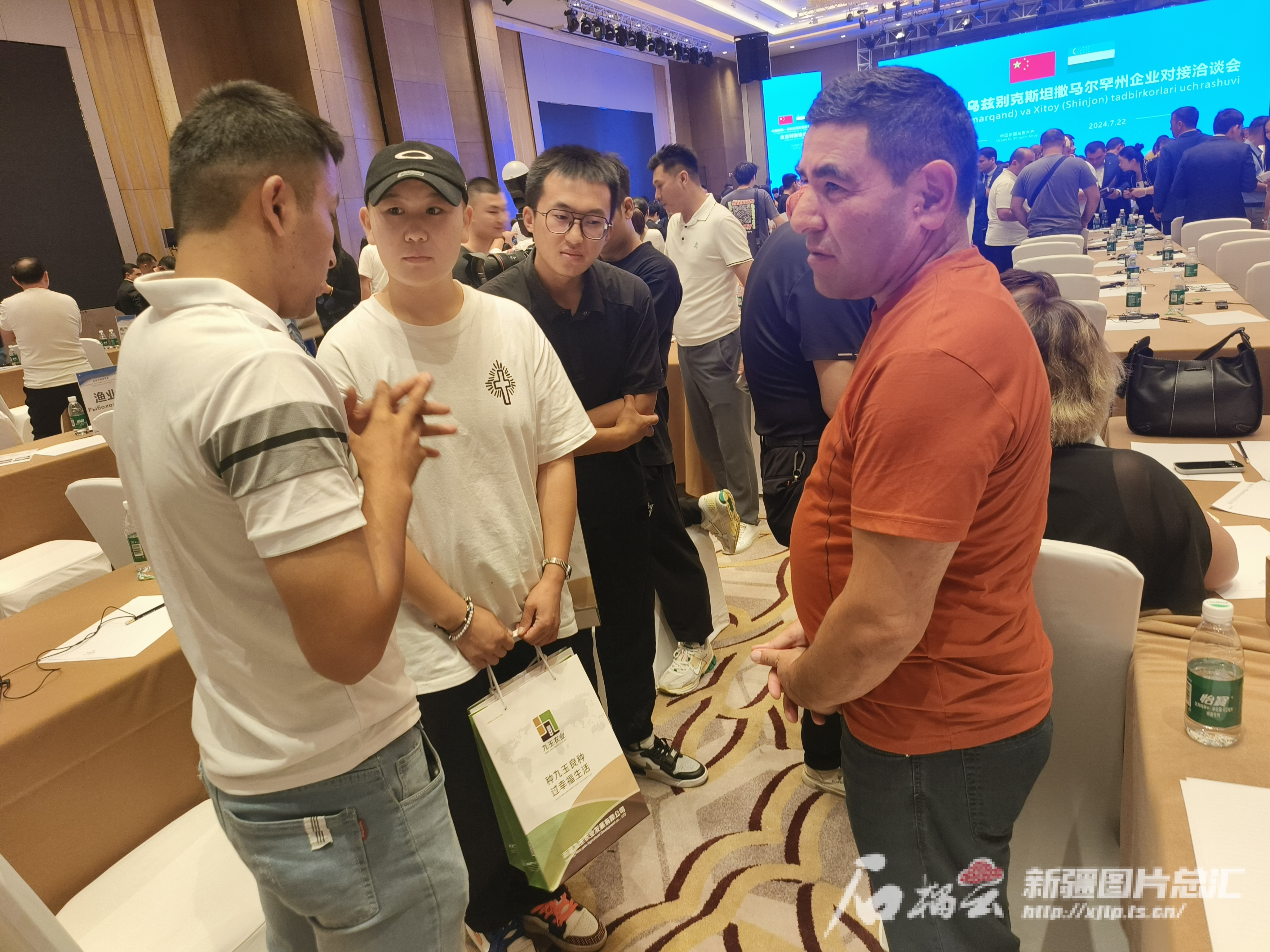 中国新疆—乌兹别克斯坦撒马尔罕企业对接洽谈会签约514亿美元(图2)
