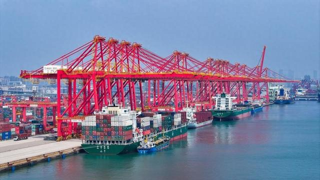 新华财经国内外需求共同带动 今年前8个月进出口保持增长